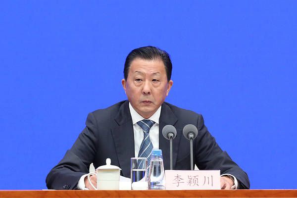 ”马科斯-阿隆索本赛季至今为巴萨出场7次，目前他的合同将在2024年6月到期。